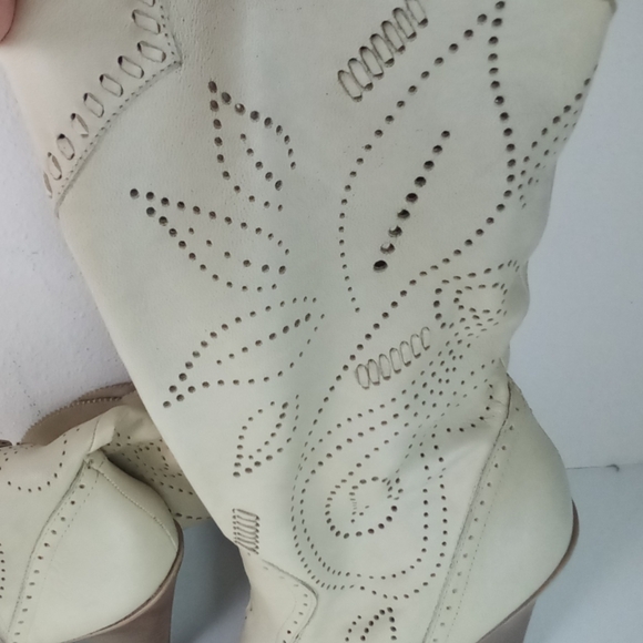 BCBG Women's Fancy Leather Heeled Western Boots Cream Floral Detail - Picture 3 of 7